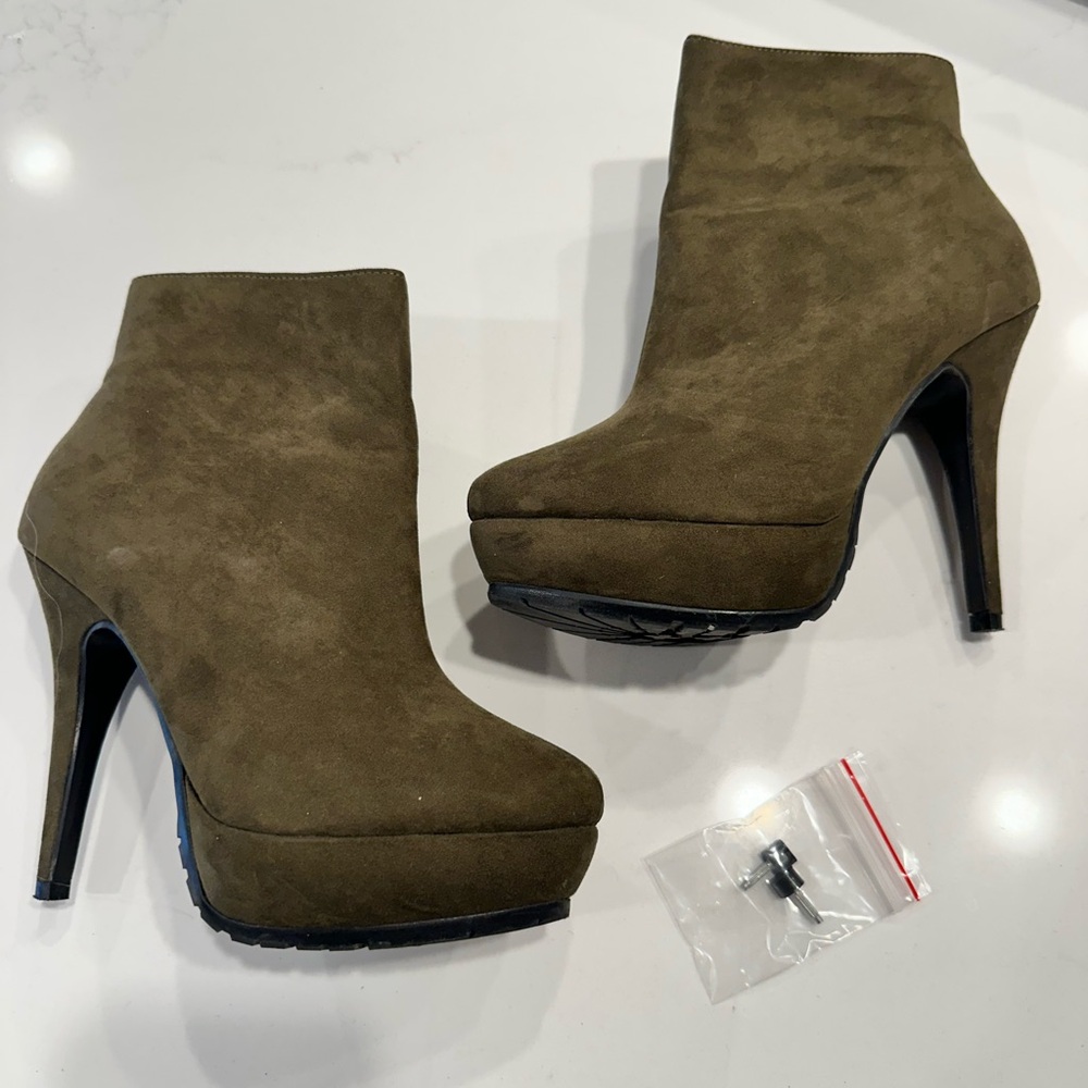 Steve Madden Olive Heeled Boots